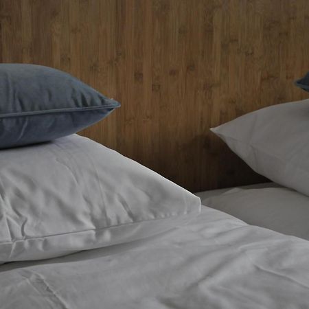 Dock Hotel 斯泰伦丹 外观 照片