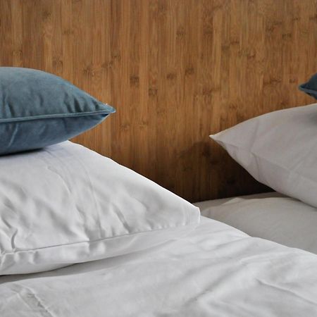 Dock Hotel 斯泰伦丹 外观 照片