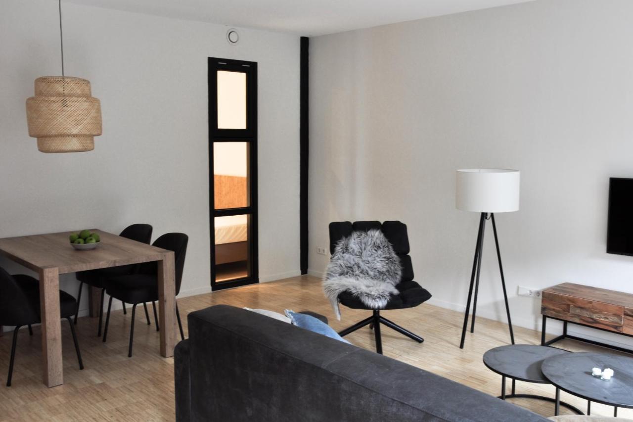 Dock Hotel 斯泰伦丹 外观 照片