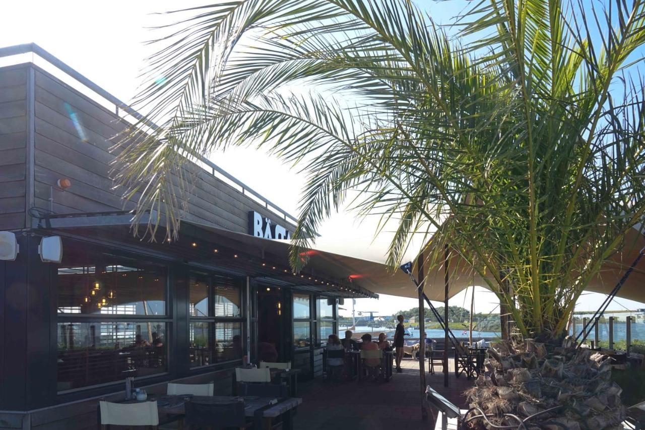Dock Hotel 斯泰伦丹 外观 照片