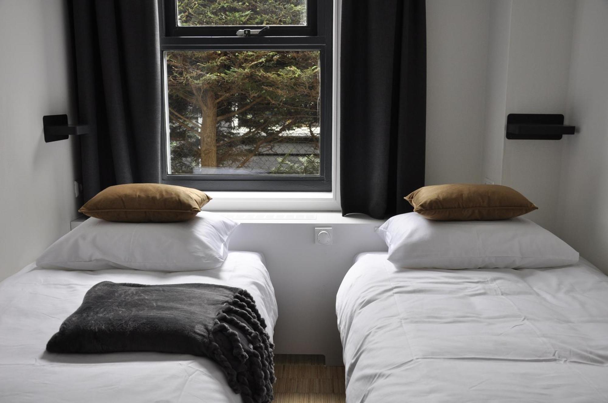 Dock Hotel 斯泰伦丹 外观 照片