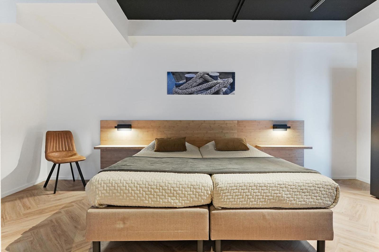Dock Hotel 斯泰伦丹 外观 照片