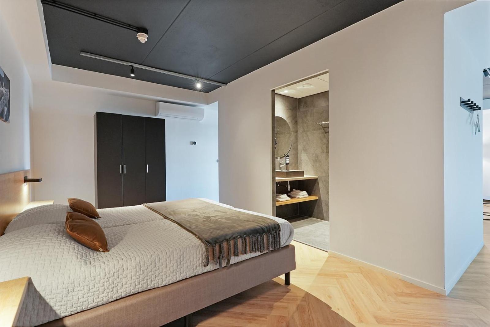 Dock Hotel 斯泰伦丹 外观 照片