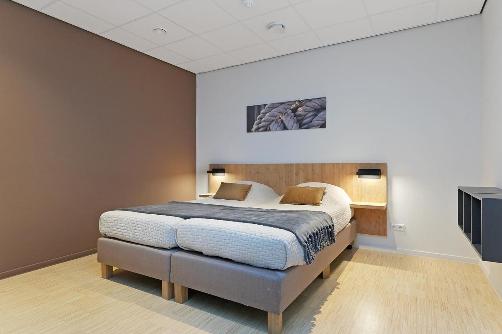 Dock Hotel 斯泰伦丹 外观 照片
