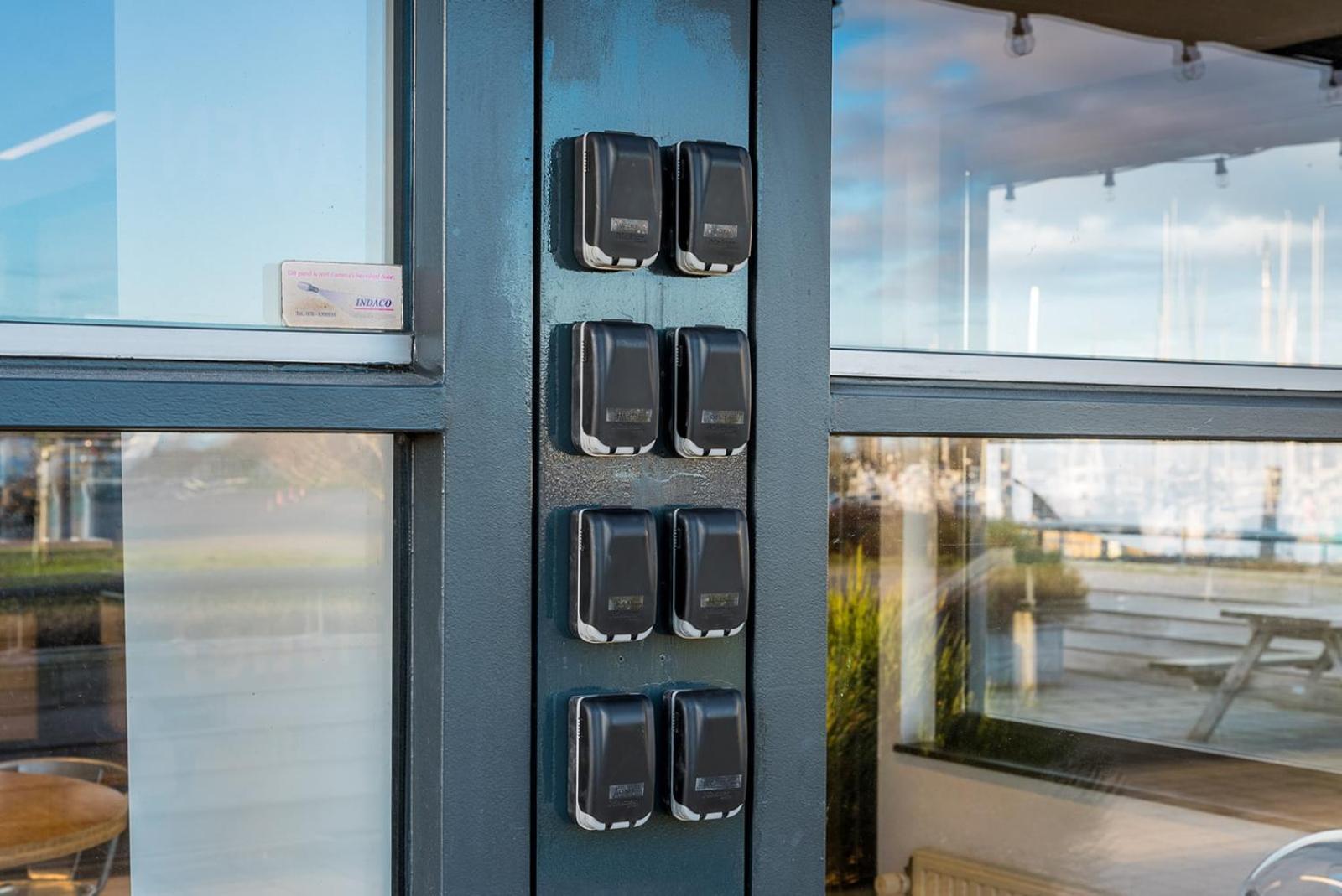 Dock Hotel 斯泰伦丹 外观 照片